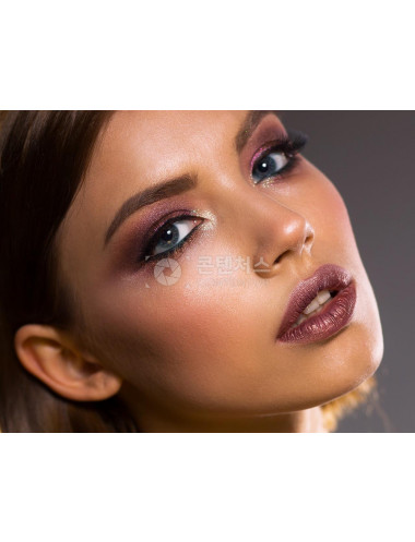 해외 여자모델 섹시한 여성 얼굴 피부 메이크업 유행 눈 매혹적인 관능적인 입술 사람